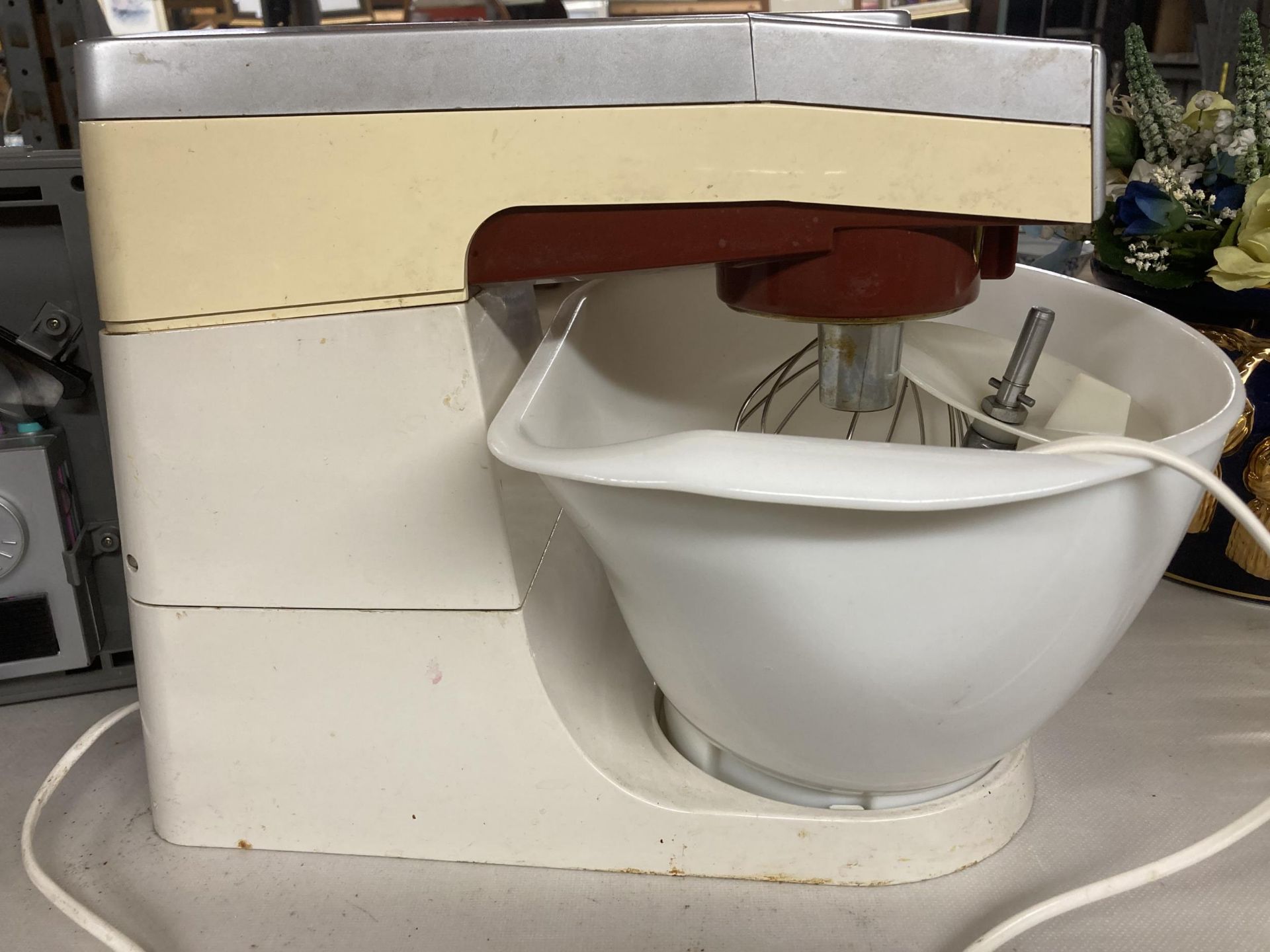 A VINTAGE KENWOOD CHEF EXCEL WITH ORIGINAL BOWL AND ACCESSORIES - Image 2 of 2