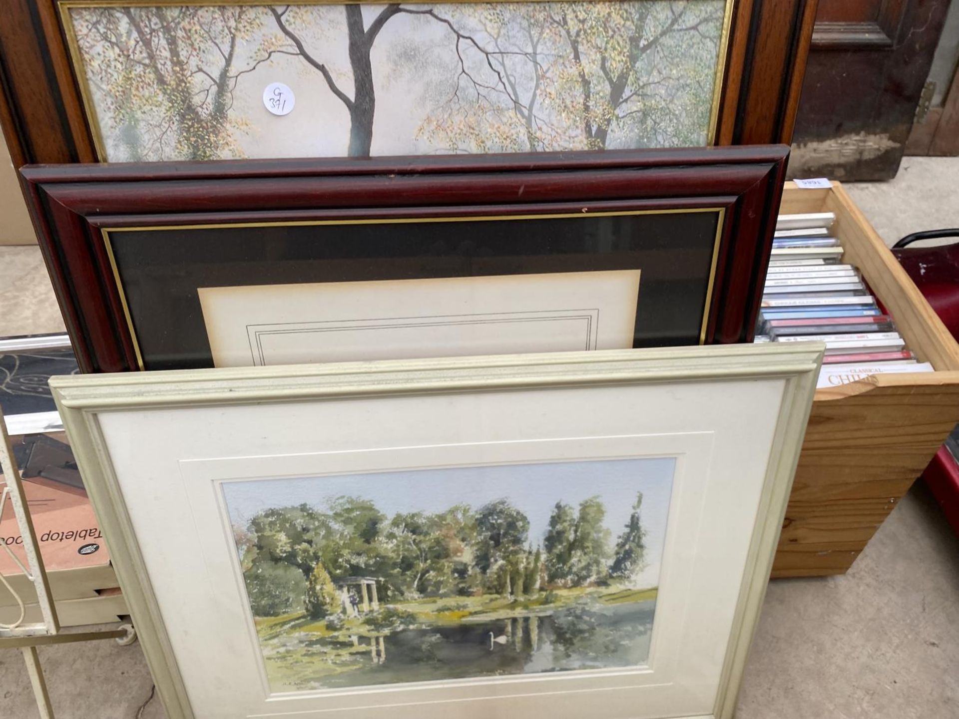 A LARGE ASSORTMENT OF FRAMED PRINTS AND PICTURES - Image 6 of 8