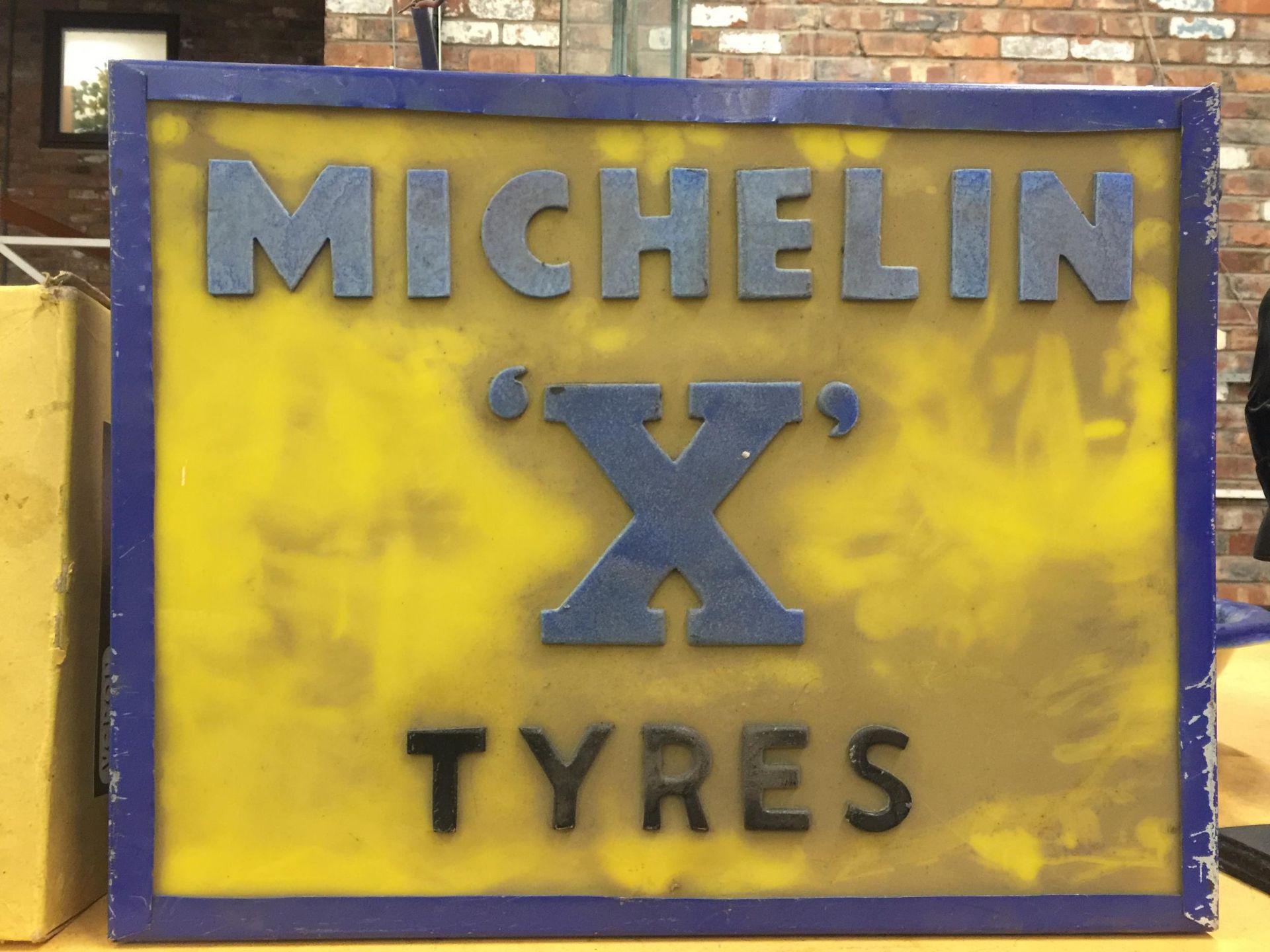 A MICHELIN 'X' TYRES ILLUMINATED BOX SIGN