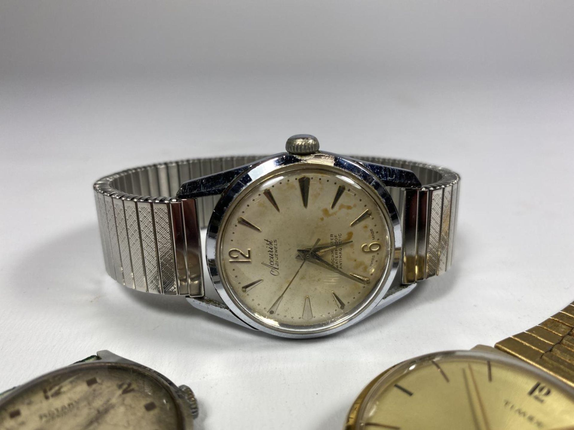 A GROUP OF THREE 1960/1970'S GENTS WATCHES, 'TIMEX', 'ACCURIST' & 'ROTARY' - Image 2 of 3