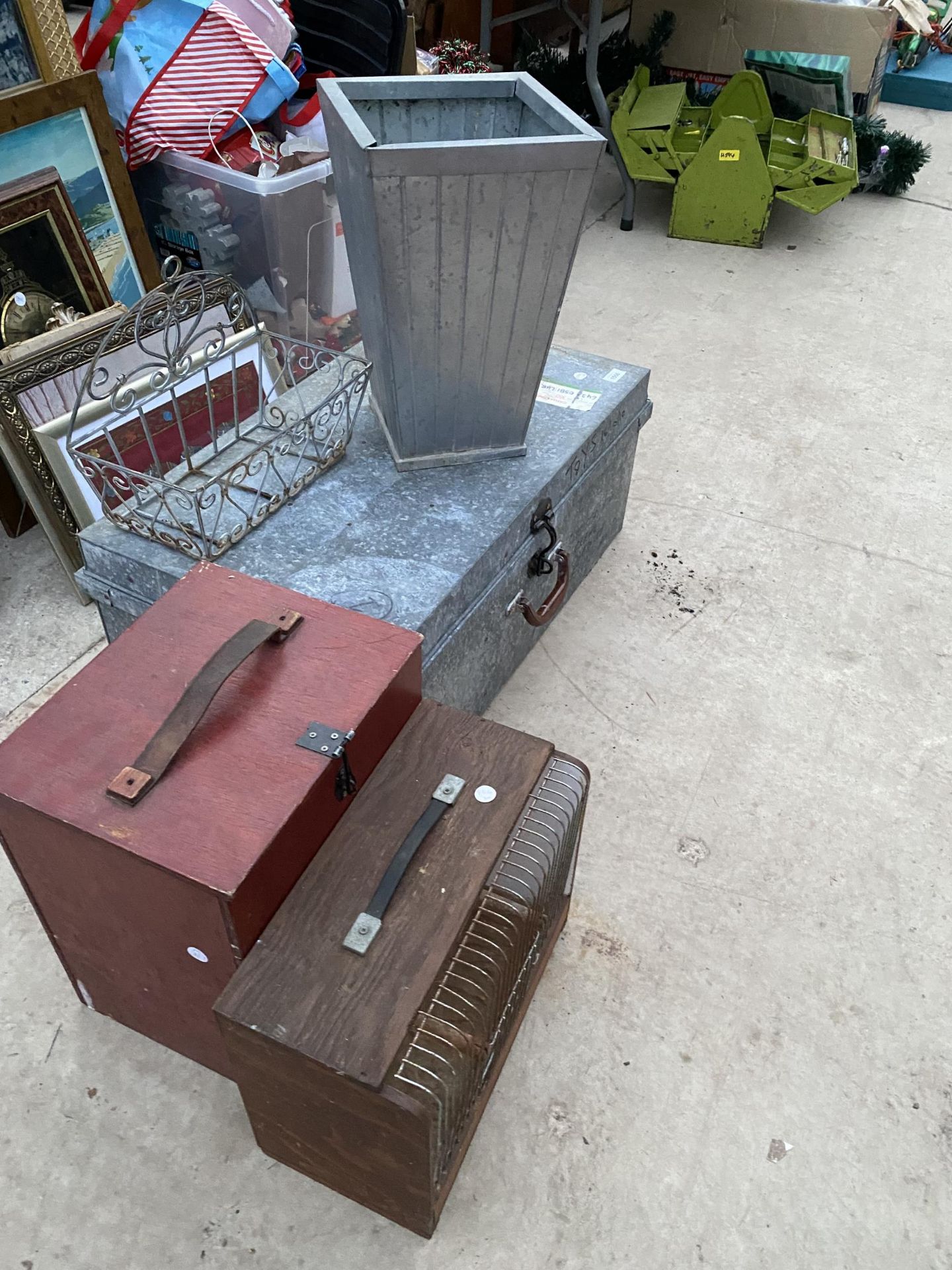 A COLLECTION OF ITEMS TO INCLUDE A TIN TRUNK, A METAL PLANTER AND A BUDGIE CAGE ETC