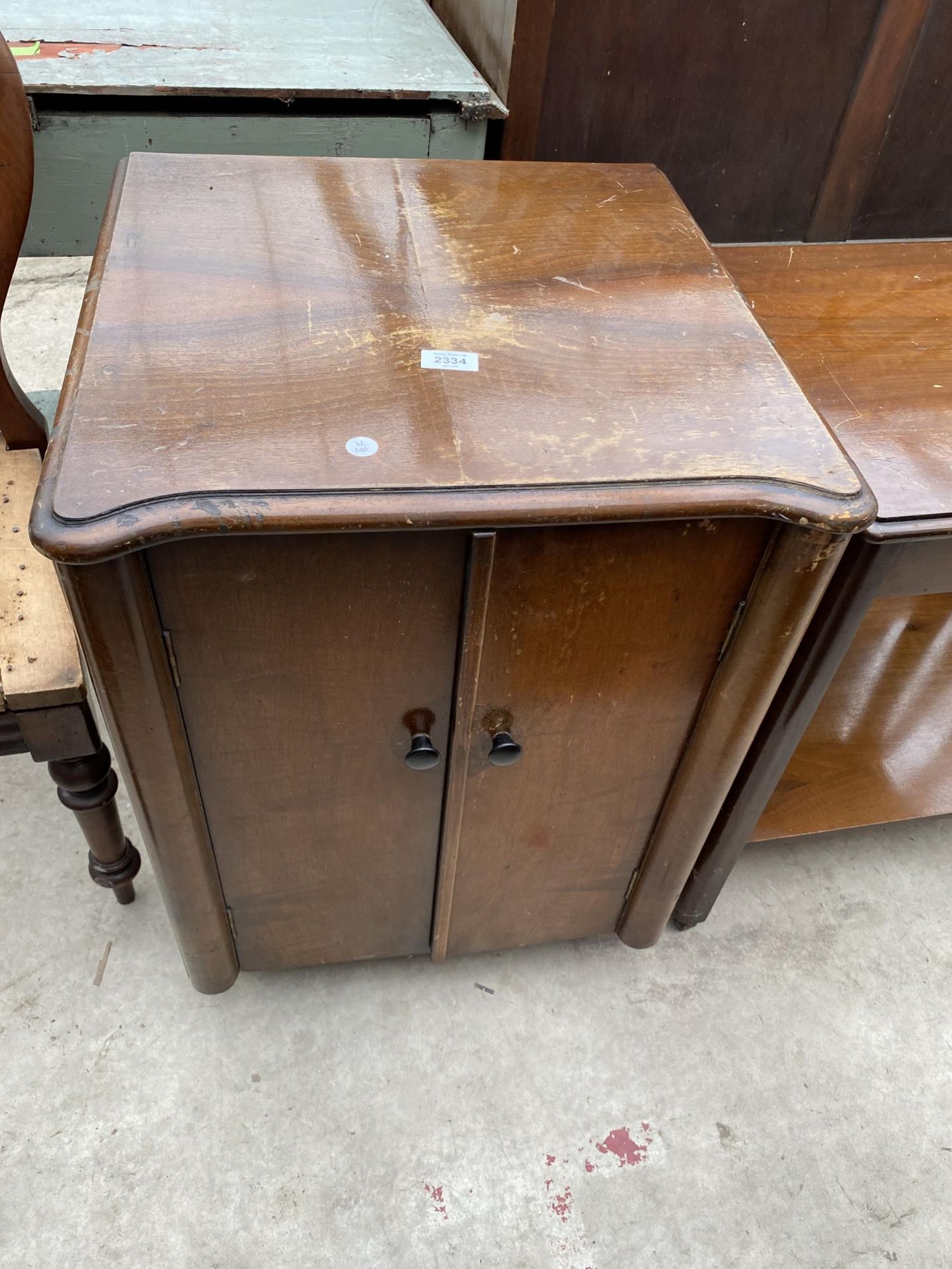 A W.E.R. & CO MANSFIELD TV TABLE AND TWO DOOR CABINET