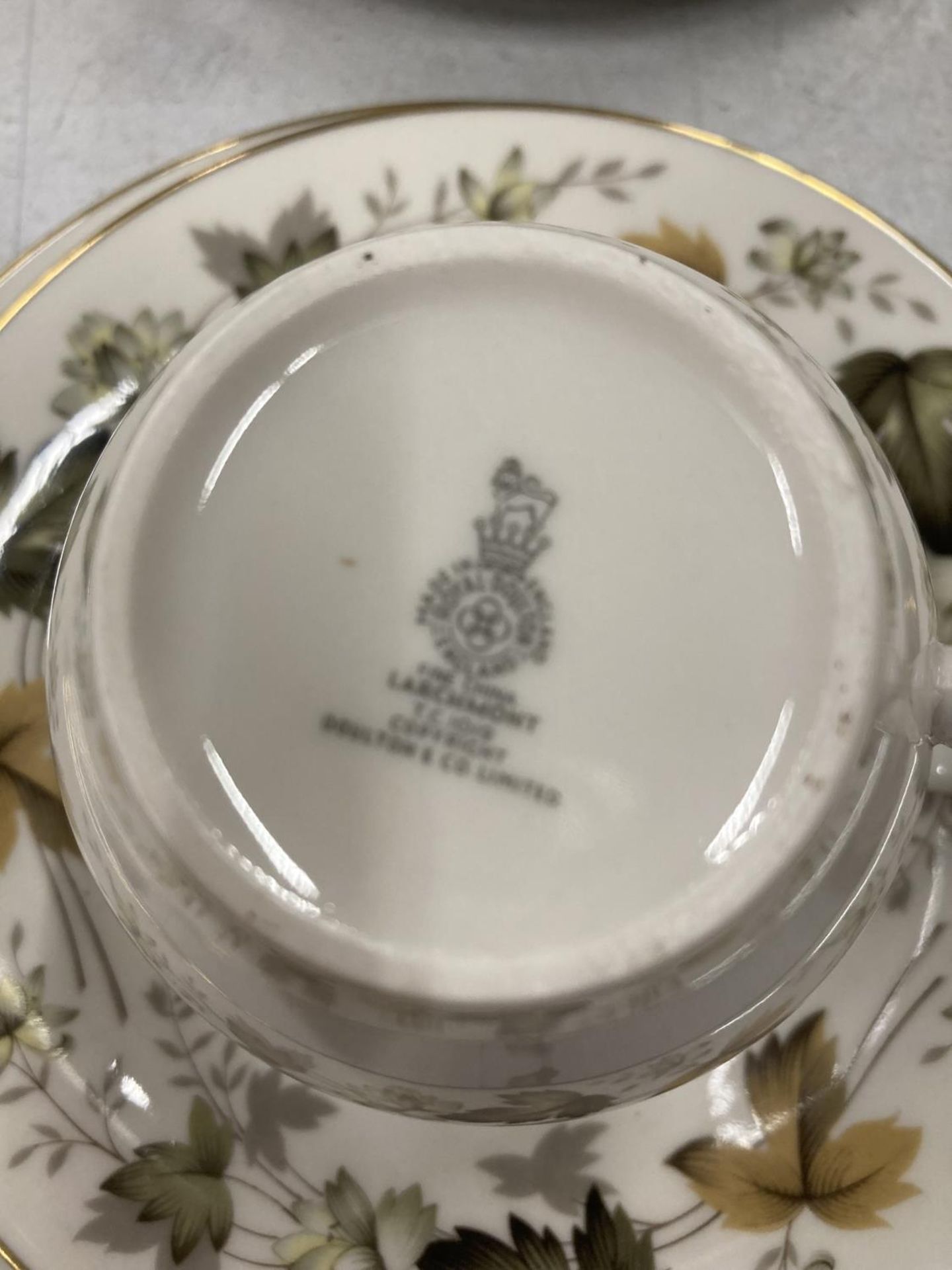 A LARGE QUANTITY OF ROYAL DOULTON 'LARCHMONT' TRIOS PLUS SAUCE BOATS AND SAUCERS, A CREAM JUG AND - Image 3 of 4