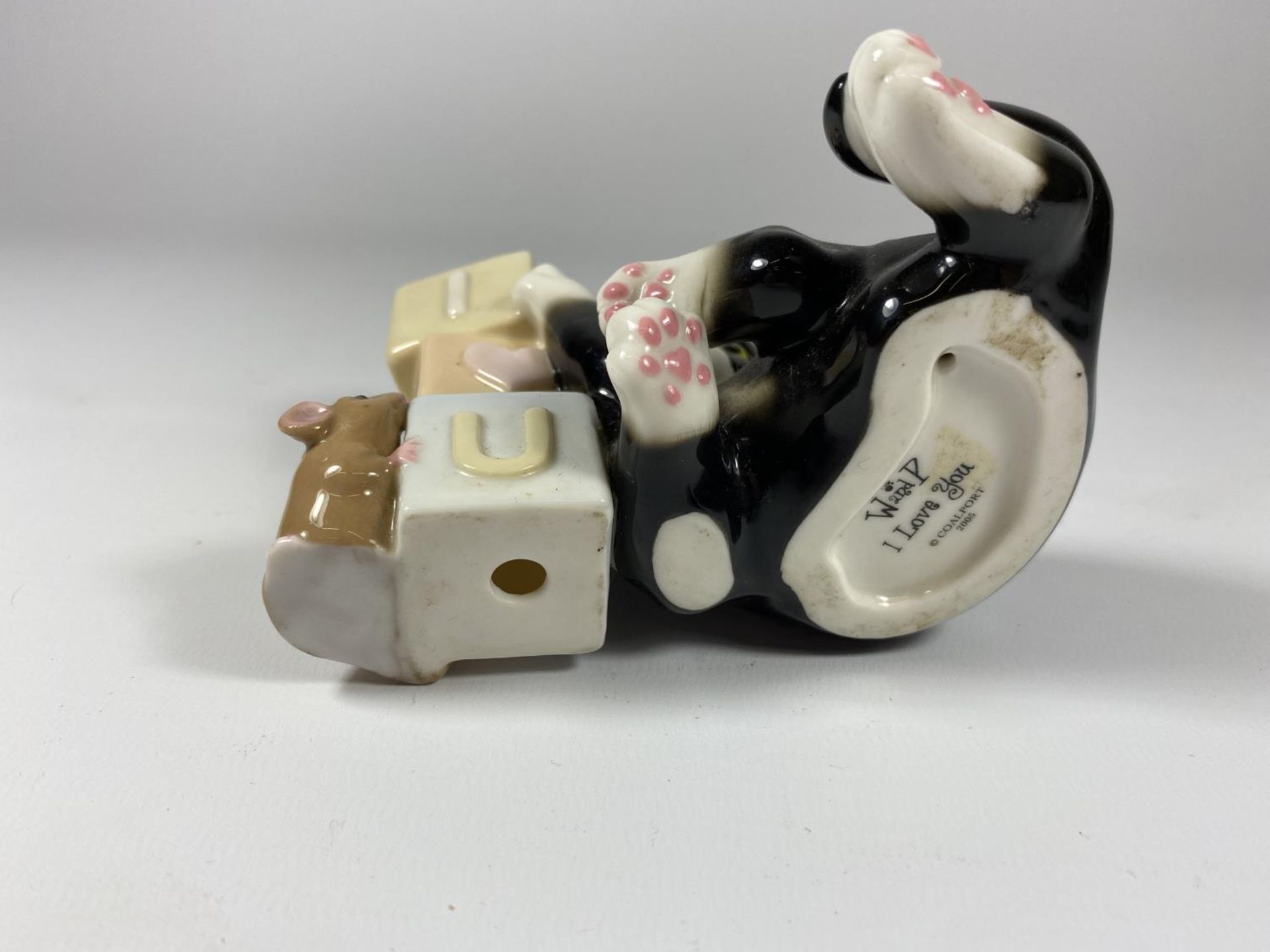 A COALPORT CERAMIC CAT & HOUSE 'I LOVE YOU' FIGURE - Image 2 of 2