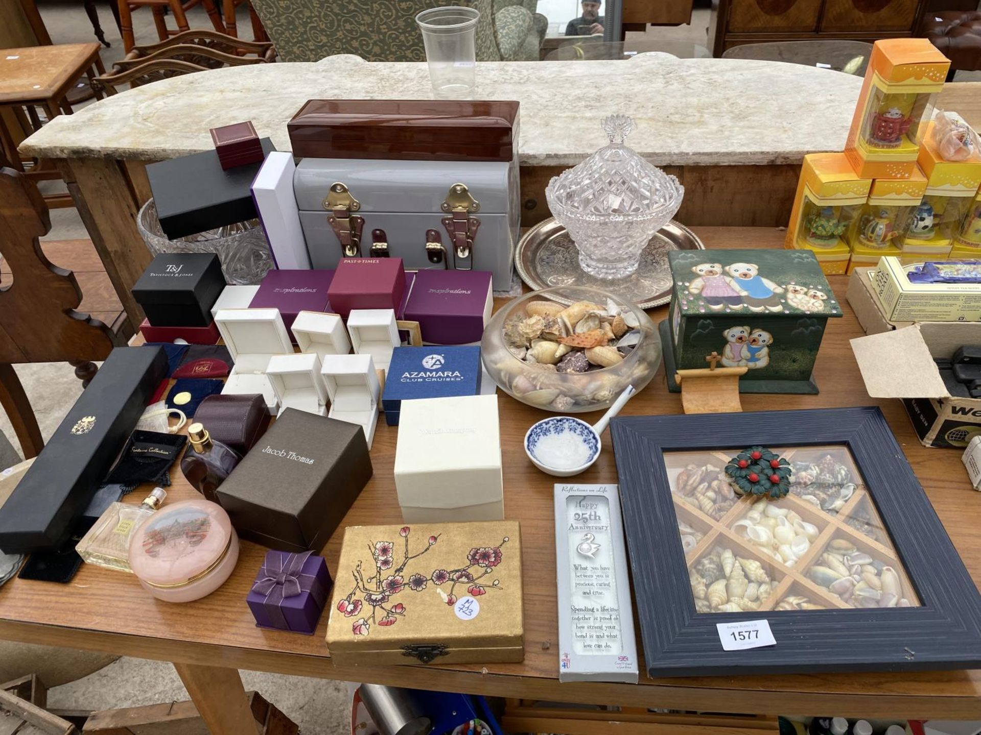 AN ASSORTMENT OF EMPTY JEWELLERY BOXES AND A GLASS BOWL ETC