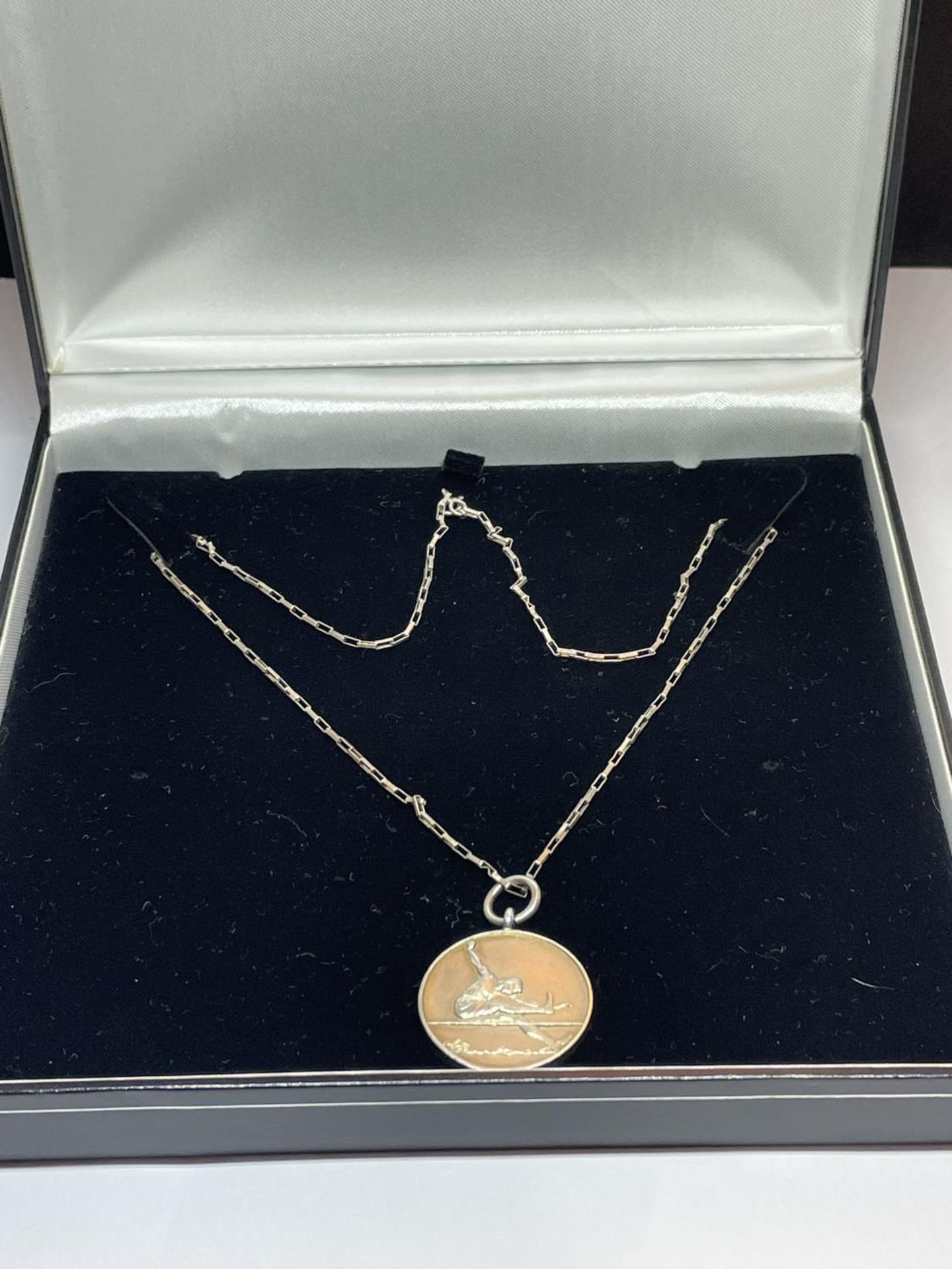 A MARKED SIVER NECKLACE WITH A HALLMARKED BIRMINGHAM SILVER MEDAL IN A PRESENTATION BOX