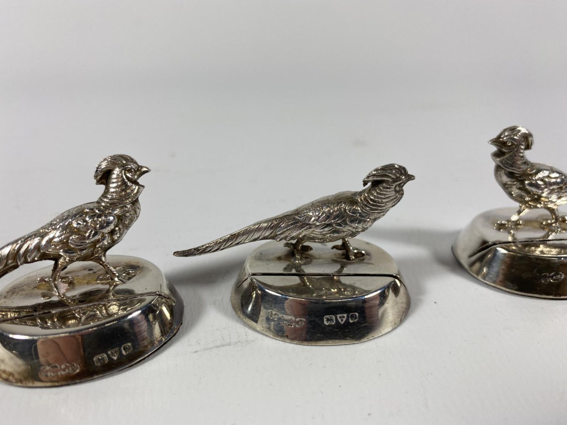 A SET OF FOUR GEORGE V HALLMARKED SILVER PHEASANT PLACEHOLDERS, DATES TO CHESTER, 1913 - Image 3 of 6