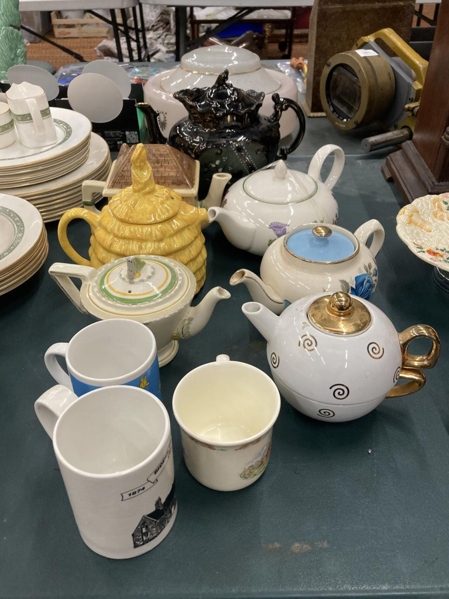 A QUANTITY OF TEAPOTS TO INCLUDE BURLEIGHWARE, SADLER, POOLE, ETC PLUS MUGS