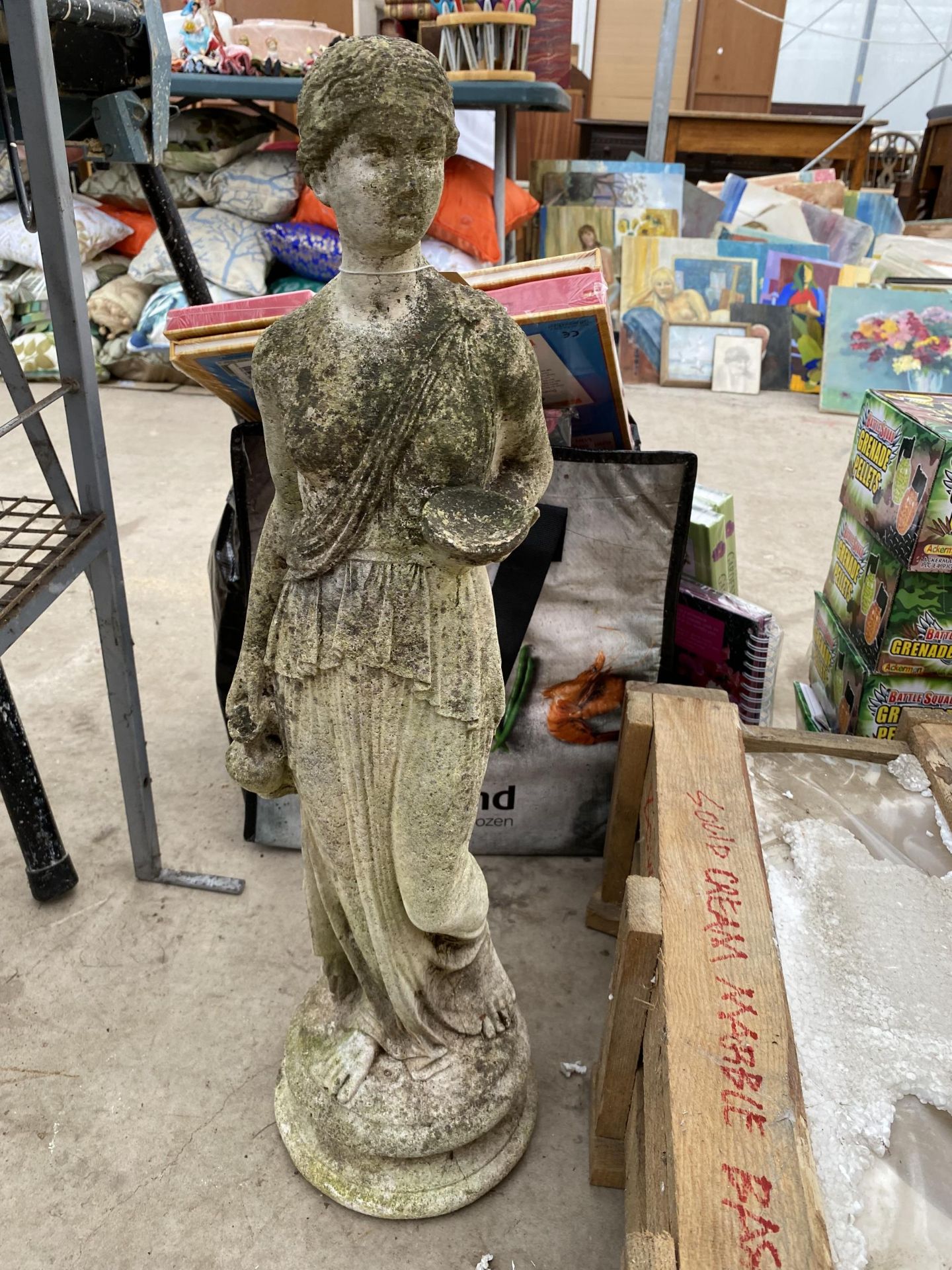 A RECONSTITUTED STONE GARDEN STATUE OF A GODDESS (HEIGHT 67CM)