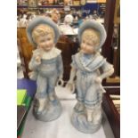 A PAIR OF CONTINENTAL FIGURES HEIGHT 30CM