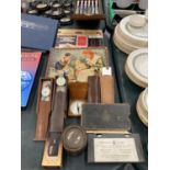 A MIXED VINTAGE LOT TO INCLUDE ORIENT LINE CIRCULAR PLAYING CARDS, BOXED MILEOMETERS, FAMILY CARD