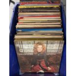 A QUANTITY OF 33RPM VINYL RECORDS TO INCLUDE SHIRLEY BASSEY, SLIM WHITMAN, JIM REEVES, ENGELBERT
