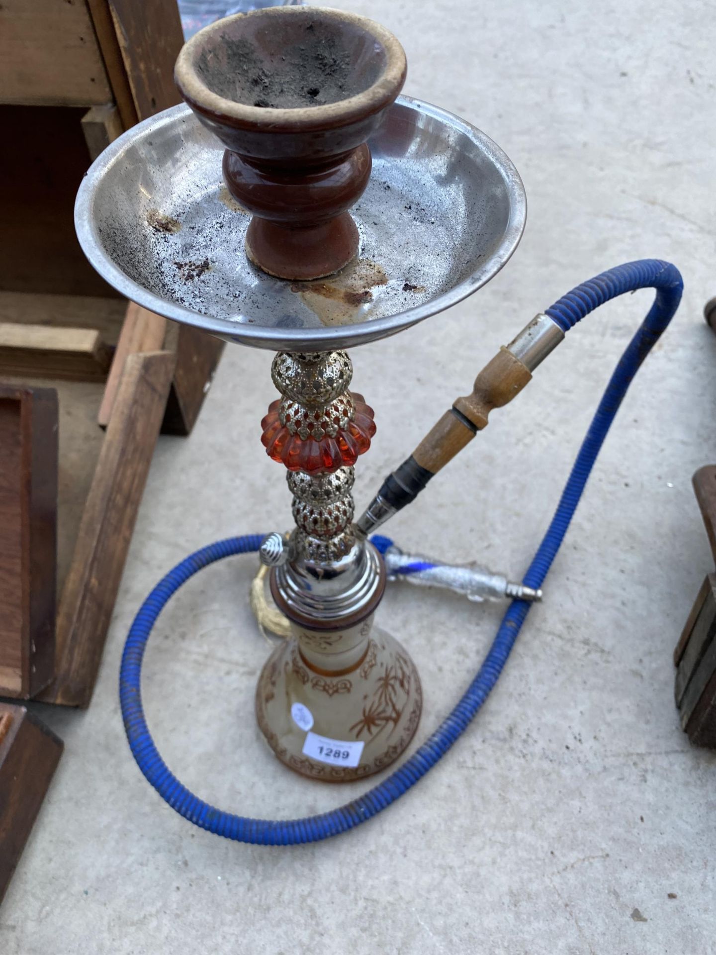 A VINTAGE DECORATIVE GLASS AND METAL SISHA PIPE