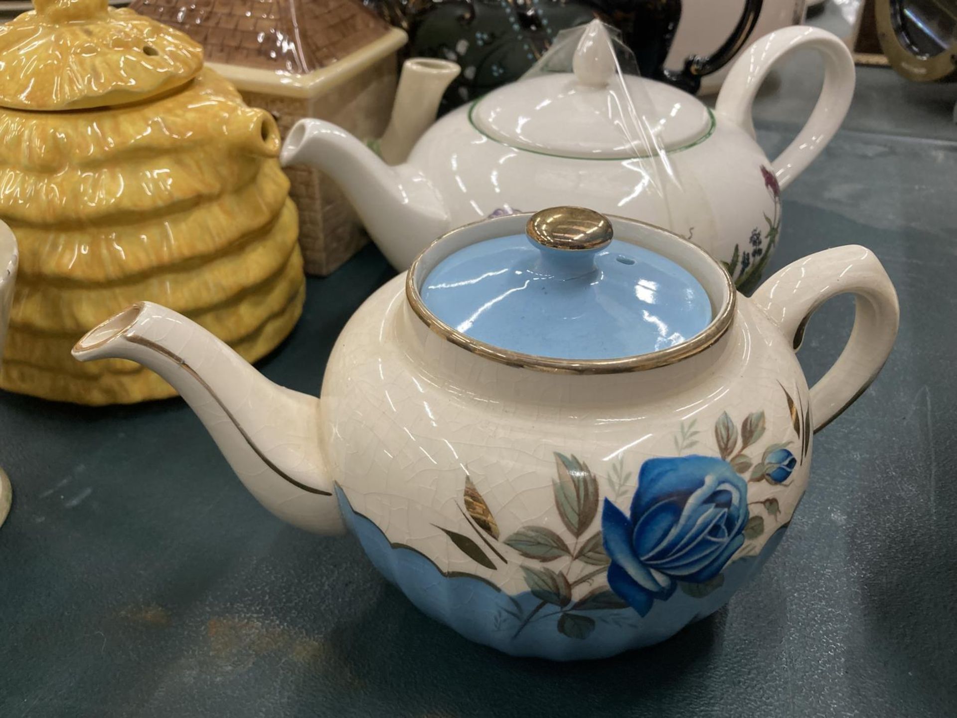 A QUANTITY OF TEAPOTS TO INCLUDE BURLEIGHWARE, SADLER, POOLE, ETC PLUS MUGS - Image 2 of 5