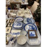 A QUANTITY OF BLUE AND WHITE POTTERY TO INCLUDE WILLOW PATTERN PLATES, BOWLS AND TUREEN, A WALL