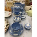A QUANTITY OF WEDGWOOD JASPERWARE TO INCLUDE TEA AND COFFEE POT, BOWL, JUG, LIDDED POTS, CUP AND