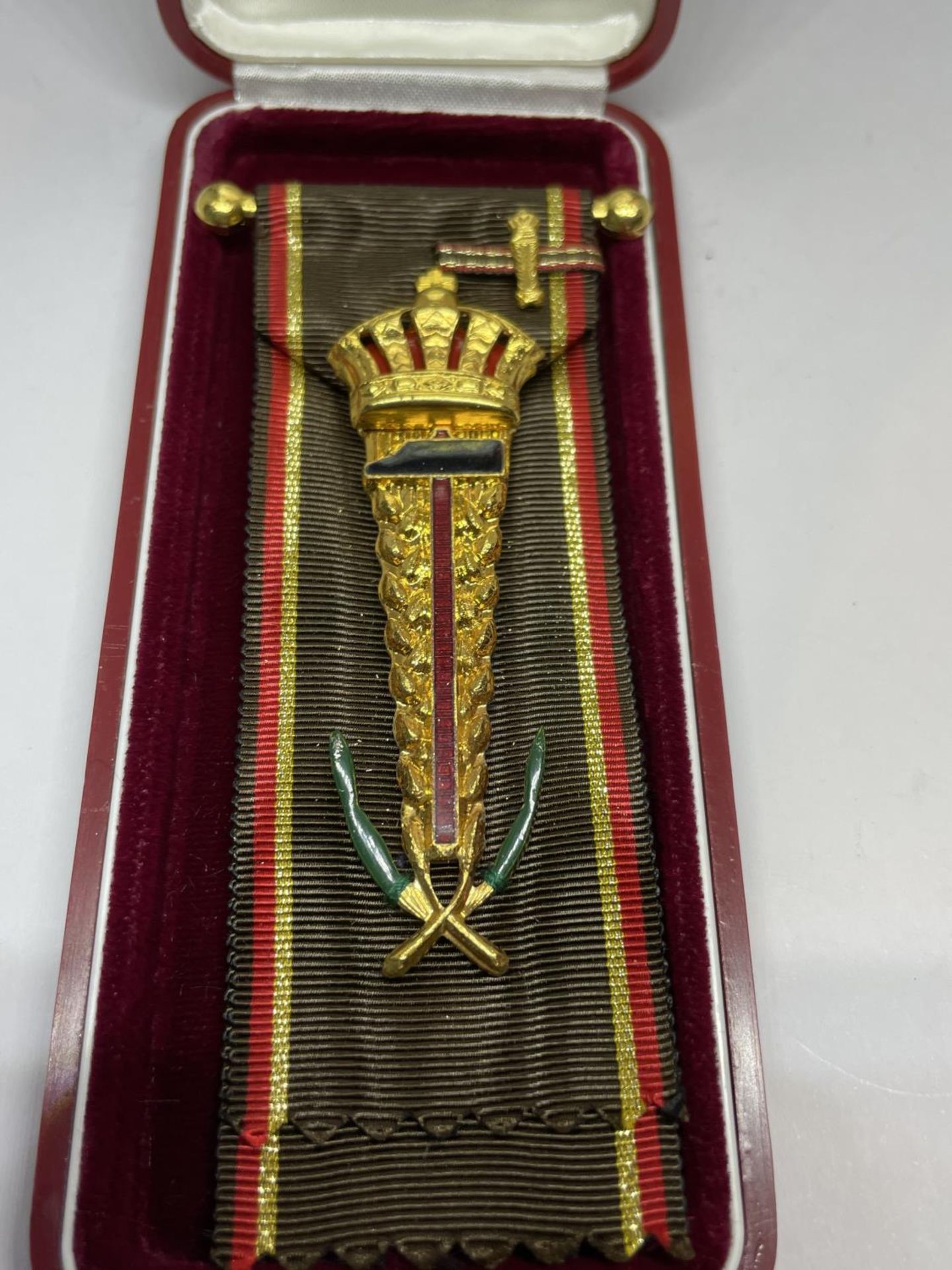 A BOXED MILITARY MEDAL - Image 2 of 3