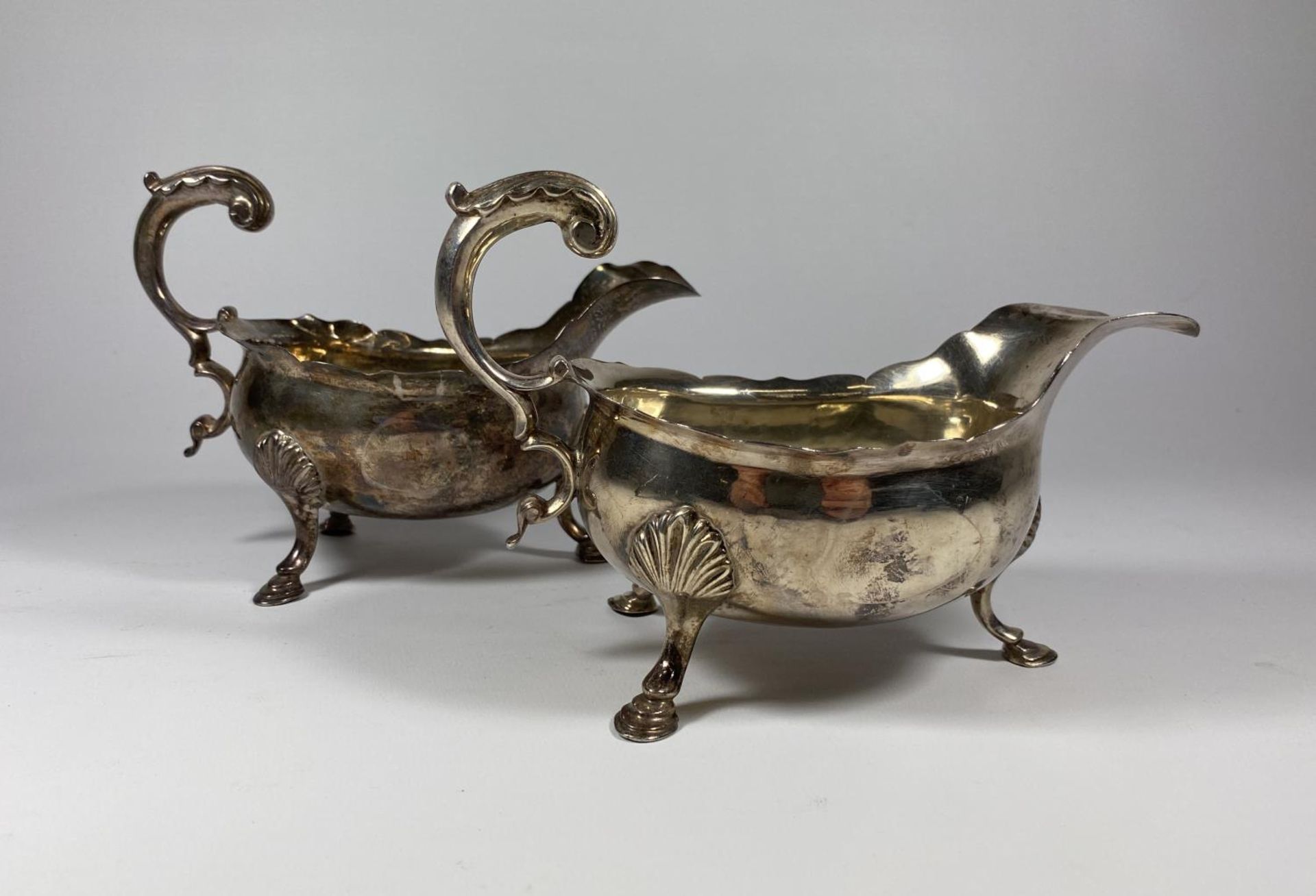 A PAIR OF GEORGE III HALLMARKED SILVER SAUCE / GRAVY BOATS, POSSIBLY BY GEORGE SMITH II, DATES TO