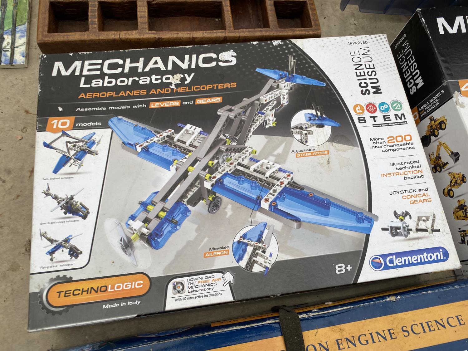 FOUR BOXED CHILDRENS TOYS TO INCLUDE A MECHANICS LABORATORY LOADING SHOVEL AND A SOLAR ROBOT KIT ETC - Image 3 of 3