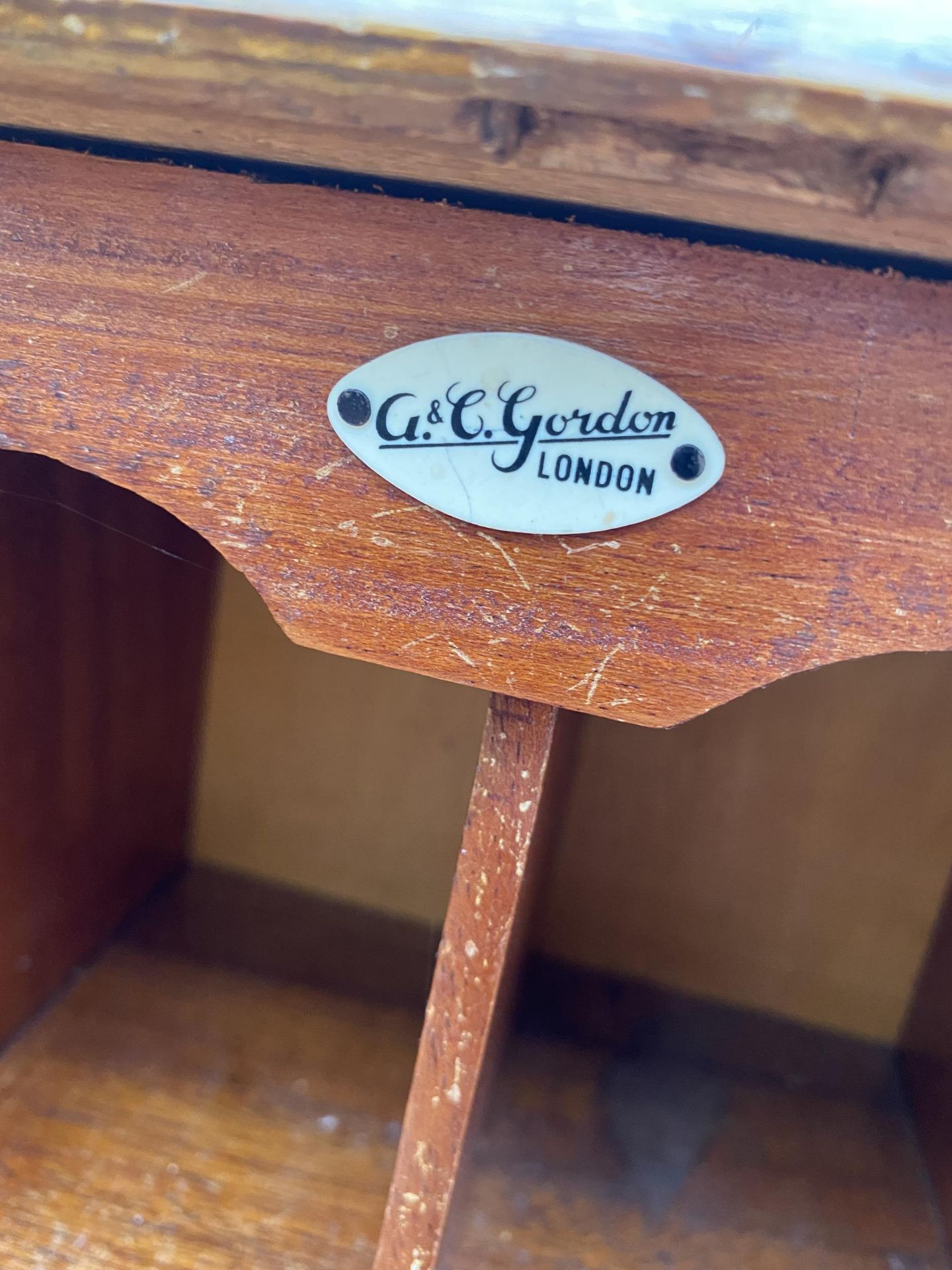 A MID 20TH CENTURY LIGHT OAK BUREAU, 30" WIDE - Image 5 of 7