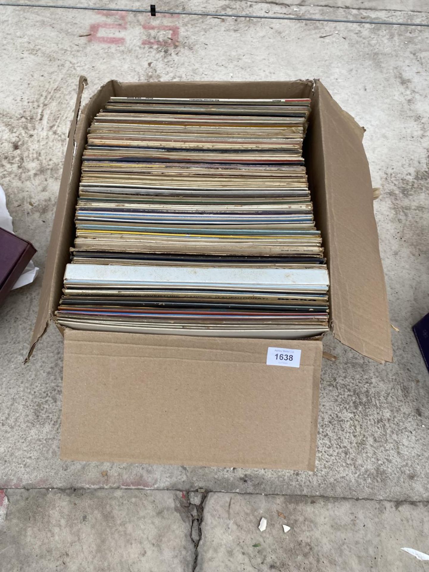 A LARGE ASSORTMENT OF VINTAGE LP RECORDS