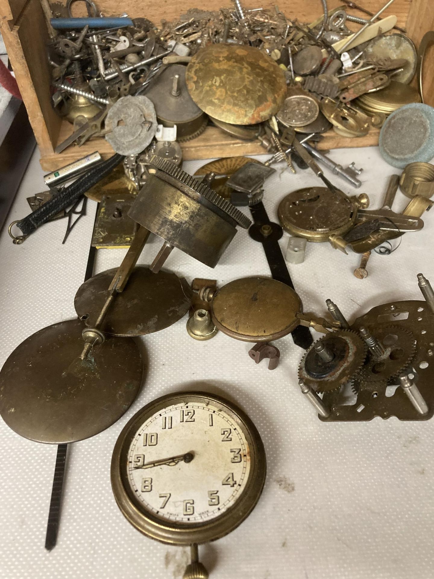 A QUANTITY OF CLOCK AND WATCH SPARE PARTS TO INCLUDE PENDULUMS, KEYS, WATCH FACES, ETC - Image 2 of 3