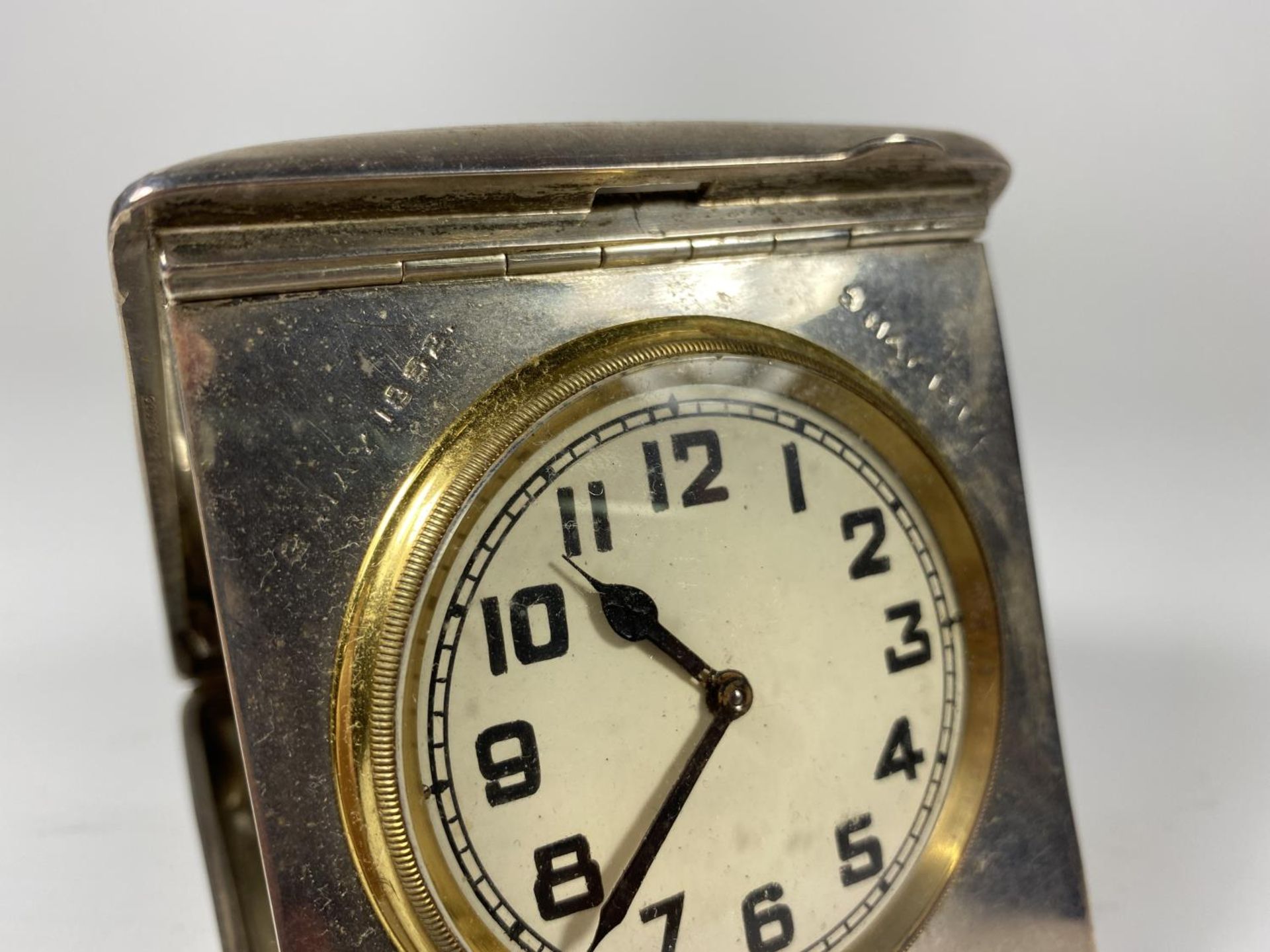 A GEORGE V GOLDSMITHS & SILVERMITHS CO LTD HALLMARKED SILVER TRAVEL CLOCK & CASE, DATES TO LONDON, - Image 2 of 6