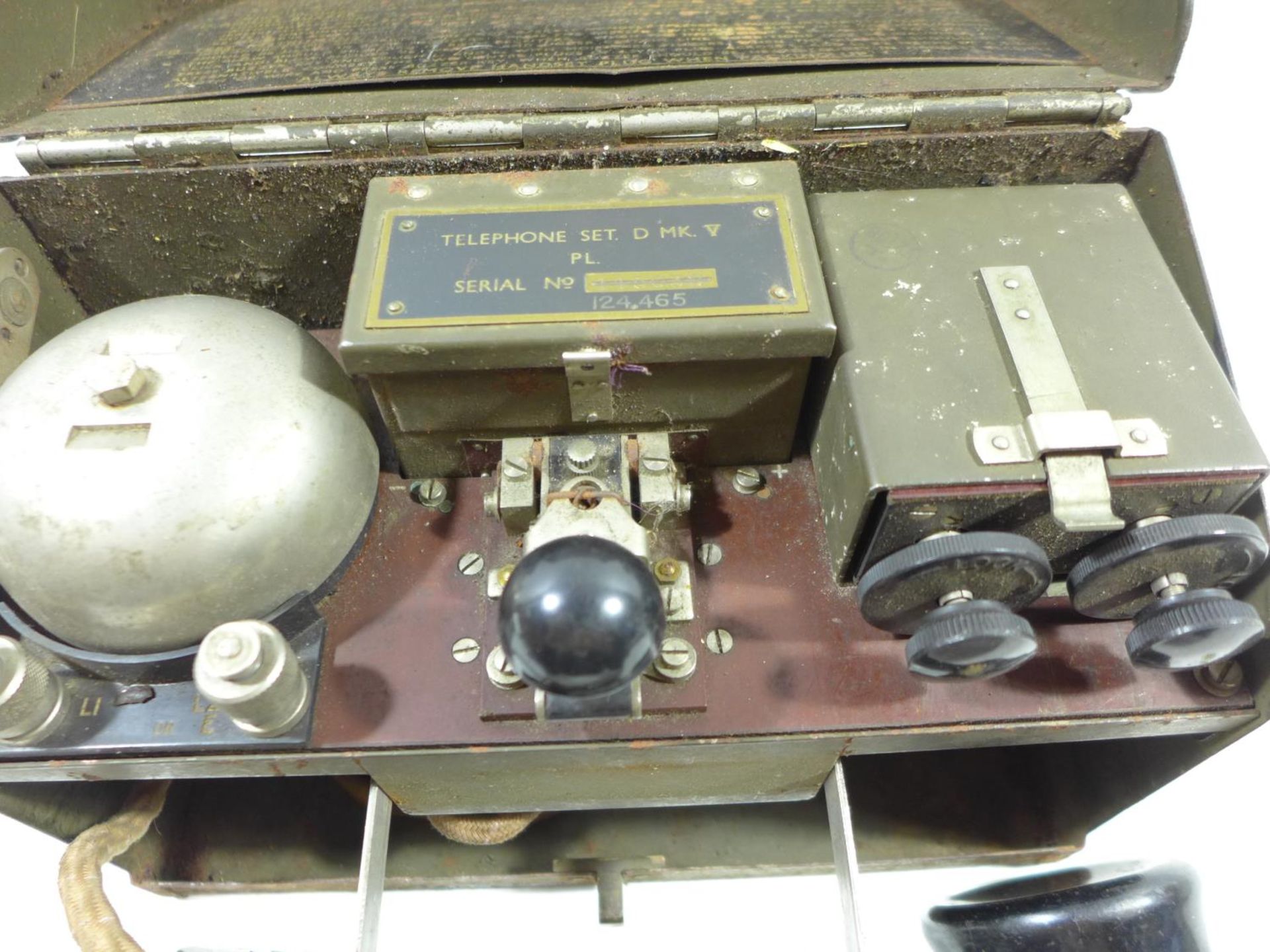 A MILITARY WORLD WAR II PERIOD FIELD TELEPHONE/MORSE CODE SET D.MK V - Image 3 of 6