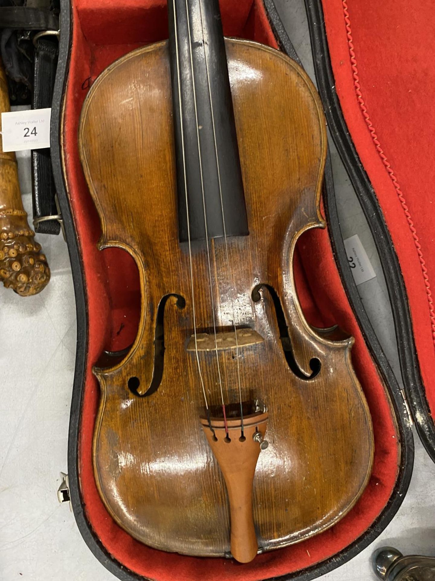 A 19TH CENTURY CASED VIOLIN WITH PAPER LABEL TO INTERIOR - 'JOANNES GEORGIUS' (DATE DIFFICULT TO - Image 3 of 10