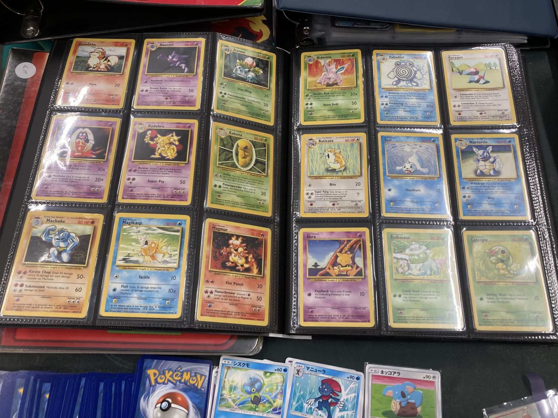 A FOLDER OF POKEMON CARDS TO INCLUDE 1999 BASE SET, TOPPS SERIES 1 INCLUDING CHARIZARD AND HOLOS - Image 4 of 6