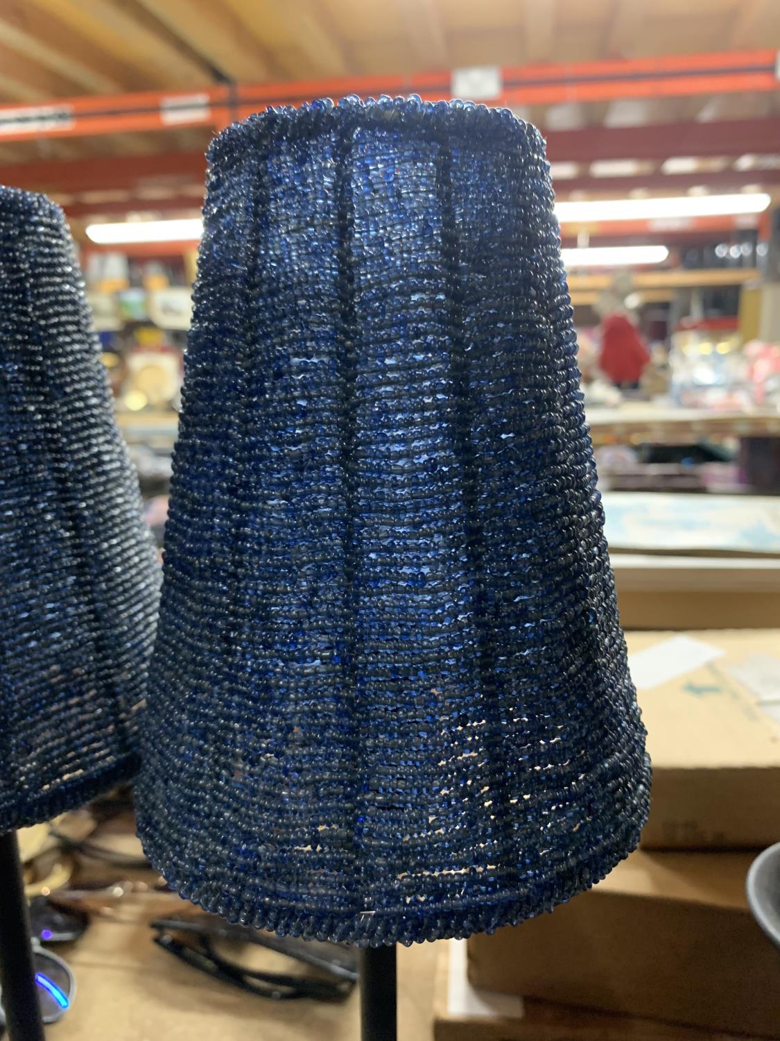 A PAIR OF SMALL TABLE LAMPS WITH BLUE SHADES HEIGHT 42CM - Image 2 of 2