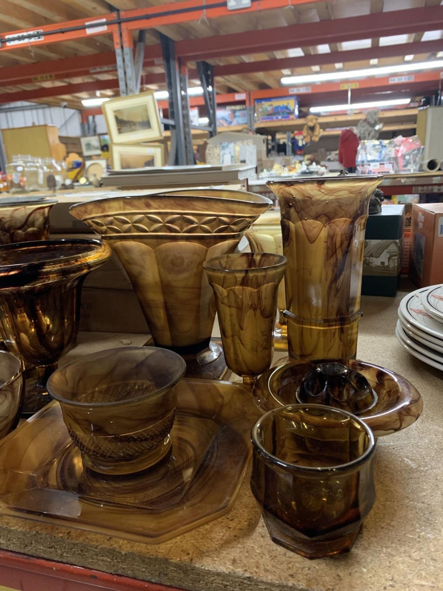 A LARGE QUANTITY OF AMBER CLOUD GLASS TO INCLUDE VASES, BOWLS, ETC - Image 3 of 3