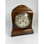 A 19TH CENTURY FRENCH WALNUT CASED CHIMING MANTLE CLOCK, HEIGHT 23CM