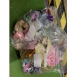 THREE BAGS OF ASSORTED SINDY ACCESSORIES