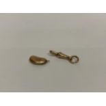 TWO 9CT YELLOW GOLD ITEMS - COFFEE BEAN PENDANT & ALBERT HOOK, WEIGHT 2.17G