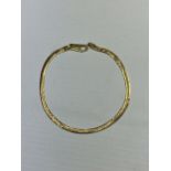 AN 18CT YELLOW GOLD BRACELET, 2.6G, BOXED