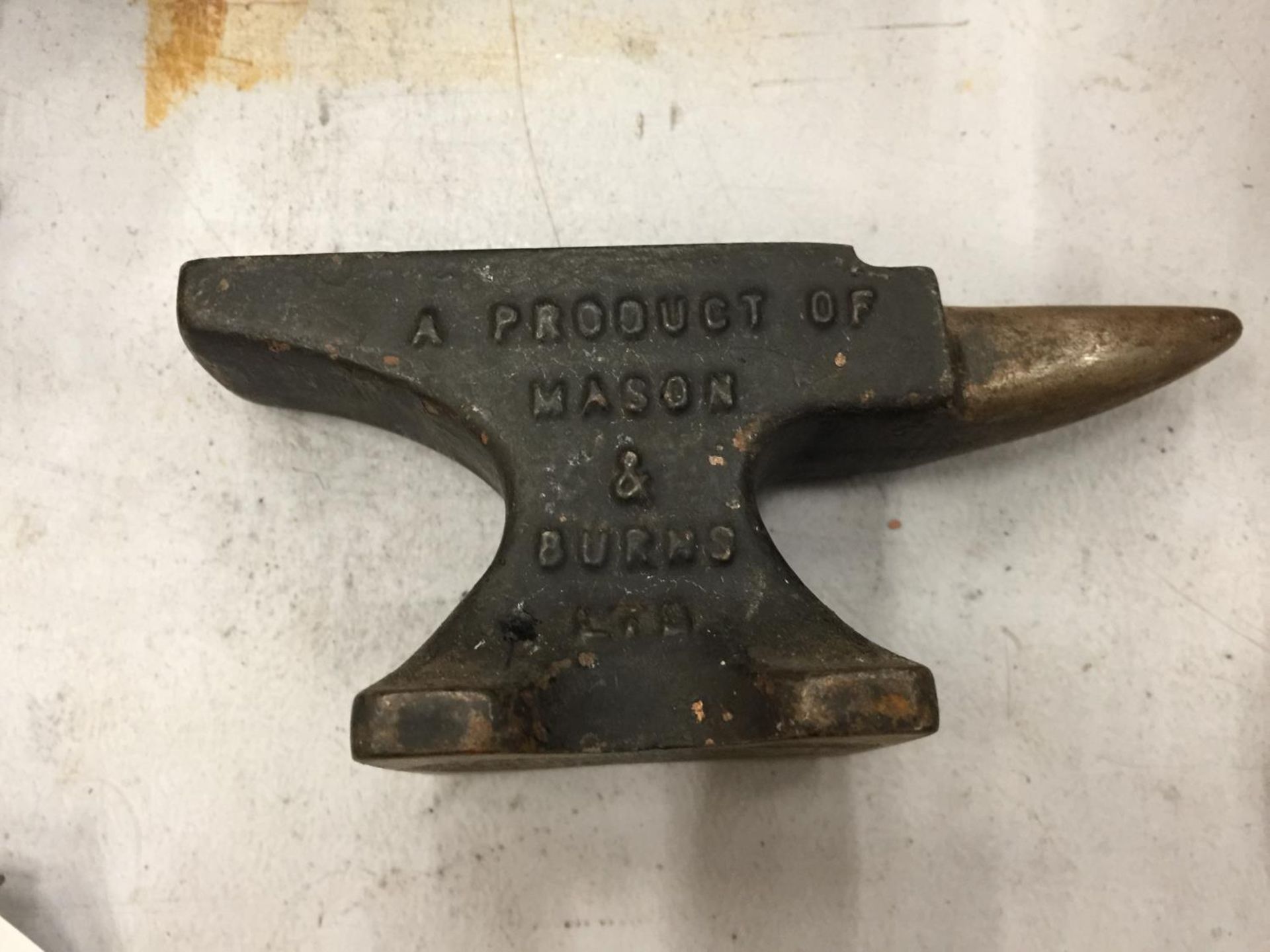 TWO MINIATURE SALES REPRESENTITIVE'S CAST IRON ANVILS, J MOUNTFORD 1979 AND MASON & BURNS LTD - Image 3 of 3