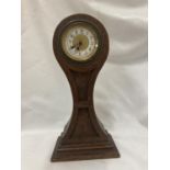 A MAHOGANY VINTAGE MANTLE CLOCK HEIGHT 23CM