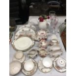 A QUANTITY OF CERAMIC ITEMS TO INCLUDE ROSINA CHINA CUPS AND SAUCERS, ROYAL STAFFORD PURSE VASES,