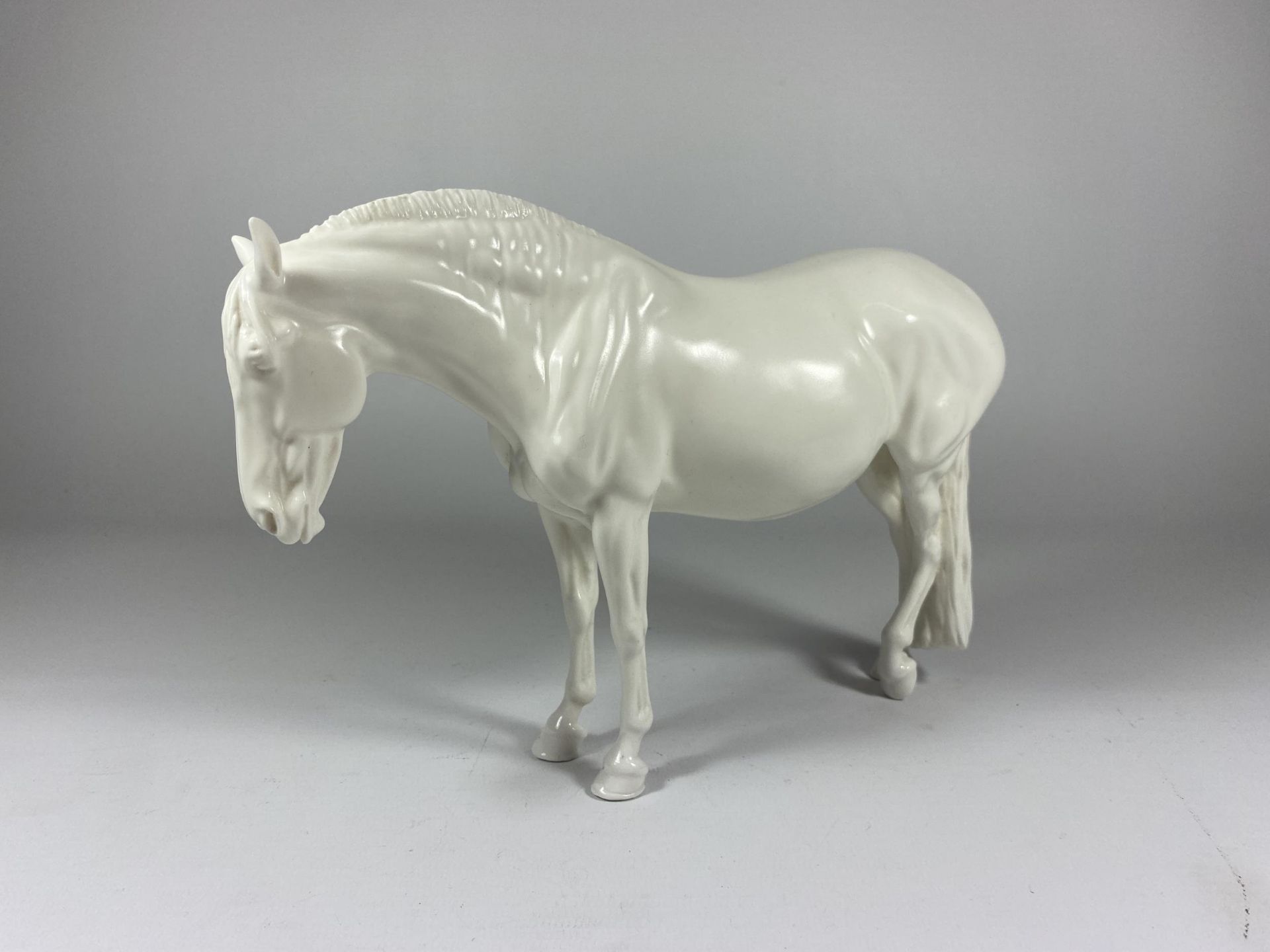A POSSIBLY BESWICK PROTOTYPE WHITE CERAMIC HORSE