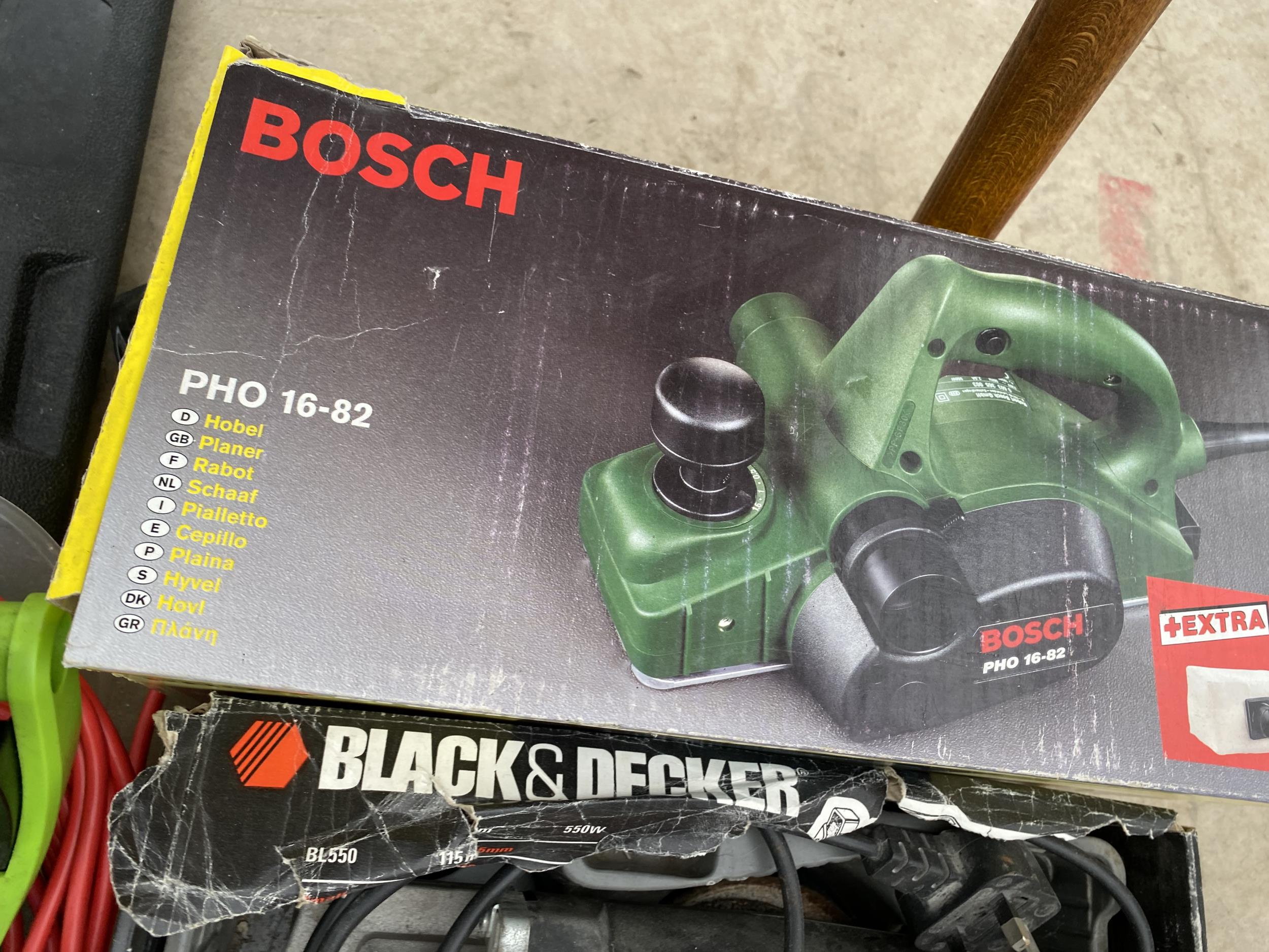 AN ASSORTMENT OF POWER TOOLS TO INCLUDE A BOSCH DETAIL SANDER, BOSCH ELECTRIC PLANE AND A BLACK - Image 5 of 5