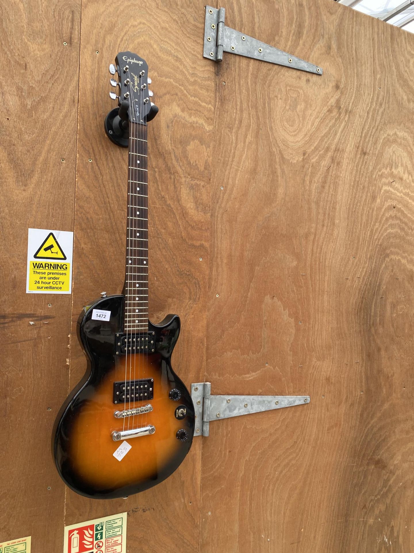 AN EPIPHONE SPECIAL MODEL ELECTRIC GUITAR