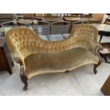 A VICTORIAN MAHOGANY SPRUNG AND UPHOLSTERED DOUBLE END COUCH WITH BUTTON BACK