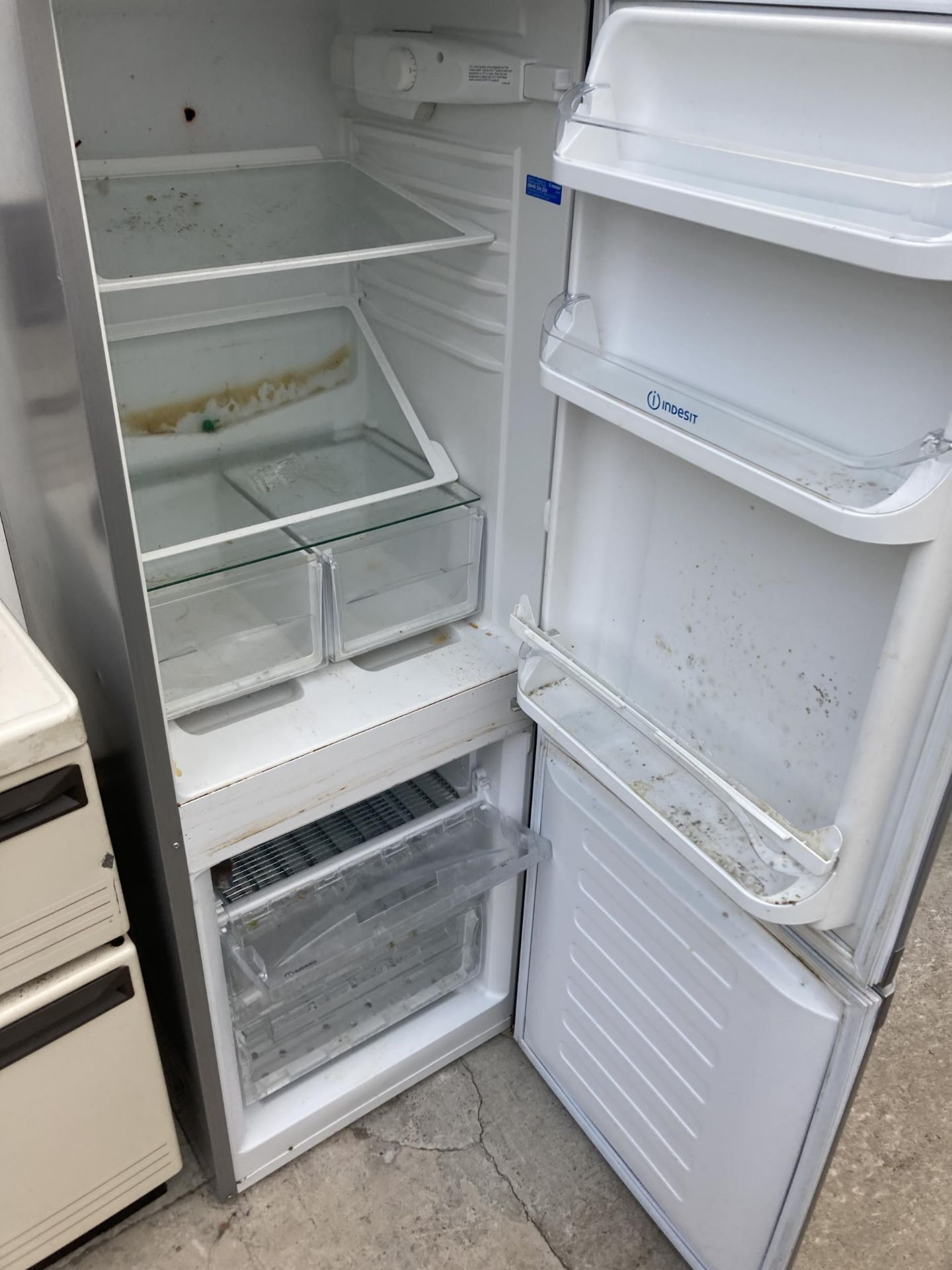 A SILVER INDESIT UPRIGHT FRIDGE FREEZER - Image 2 of 2