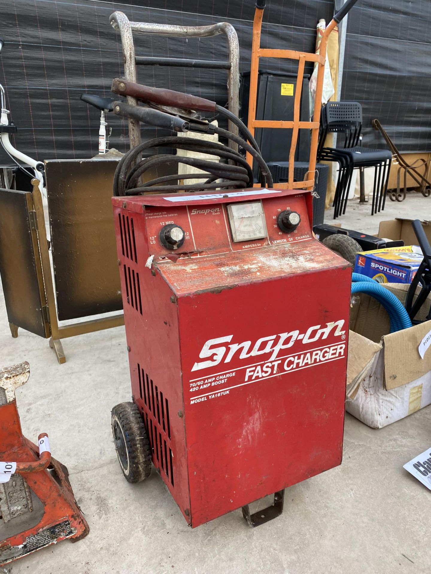 A SNAP-ON FAST CHARGER CAR BATTERY CHARGER
