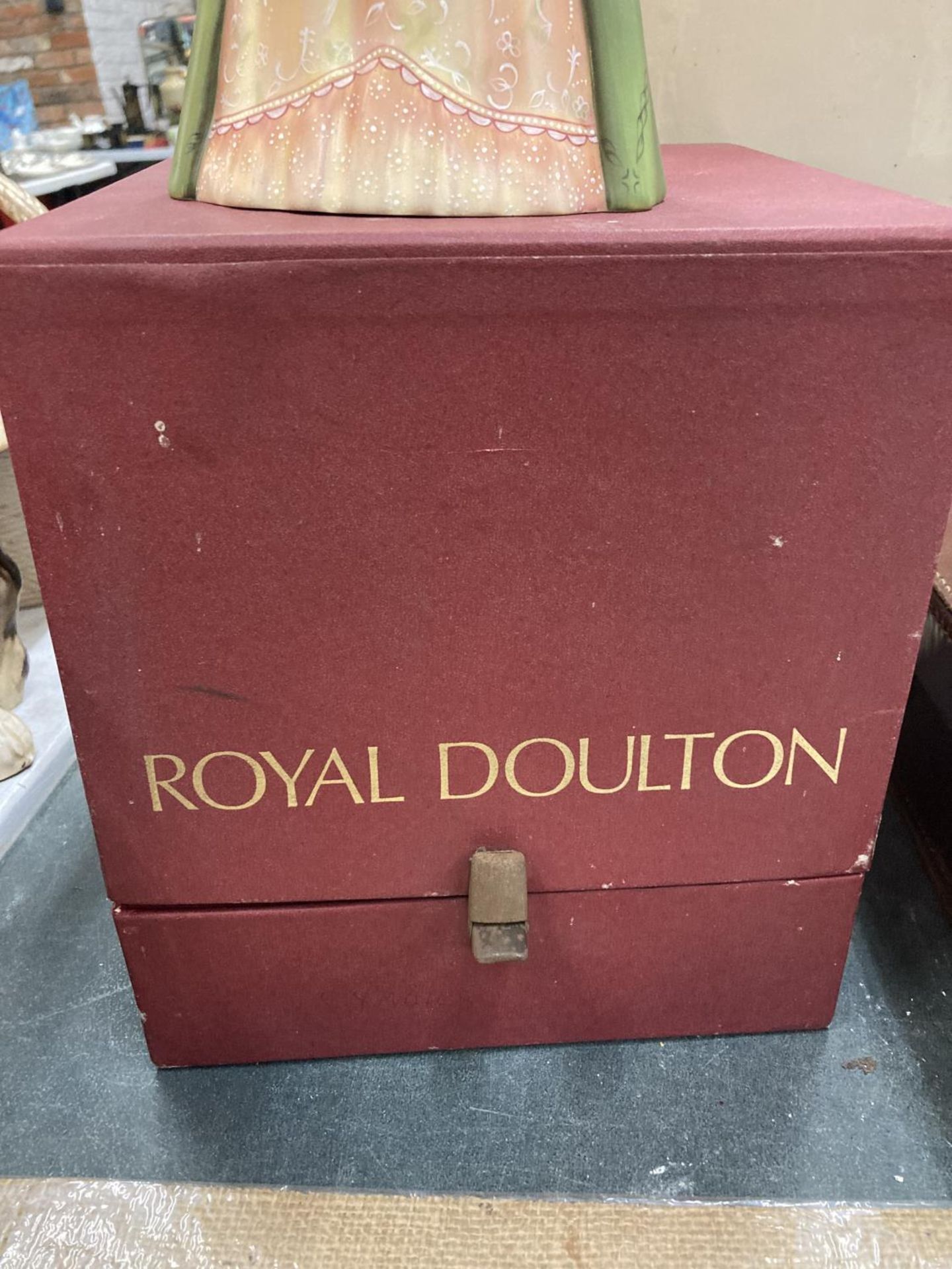 A VINTAGE ROYAL DOULTON CYMBALS HN 2699 IN BOX - A/F HAIRLINE TO FACE - Image 4 of 4