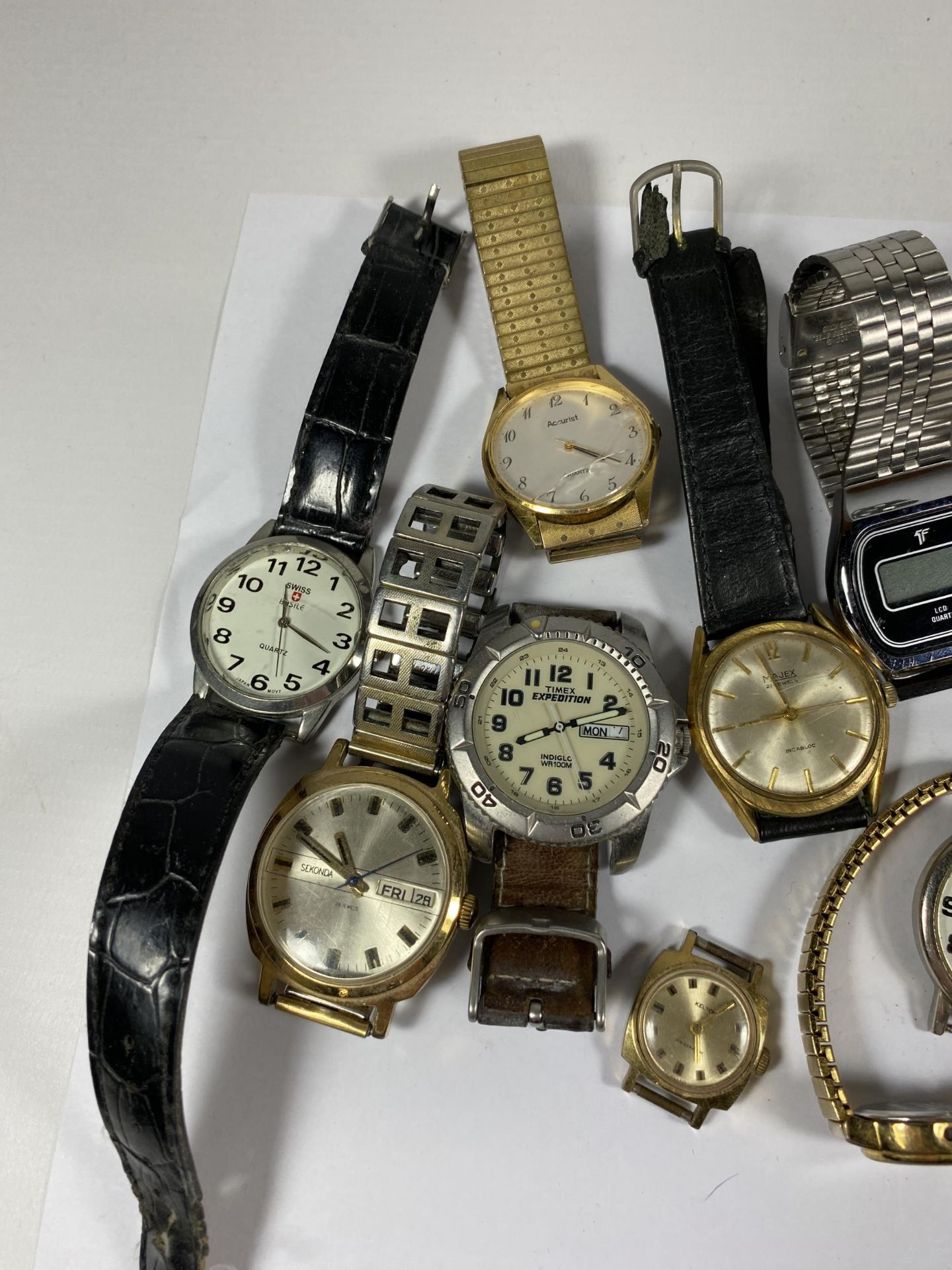 A GROUP OF VINTAGE WATCHES TO INCLUDE SEKONDA, TIMEX, MAJEX ETC - Bild 2 aus 3