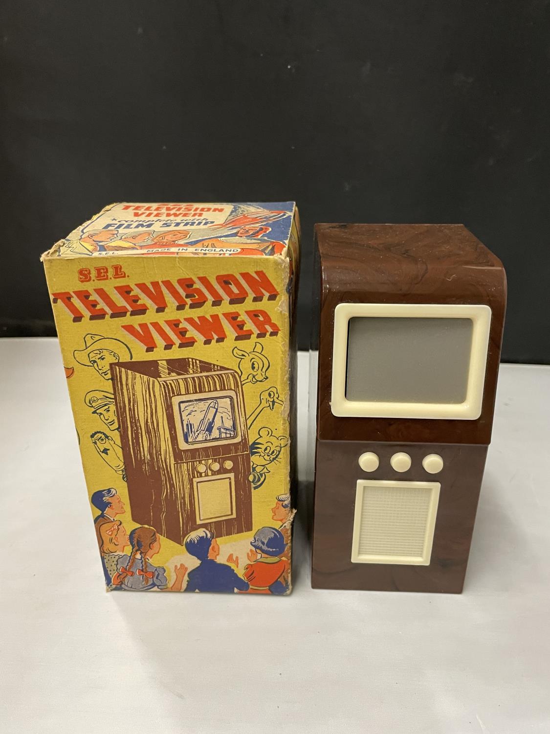 A VINTAGE BOXED S.E.L TELEVISION VIEWER