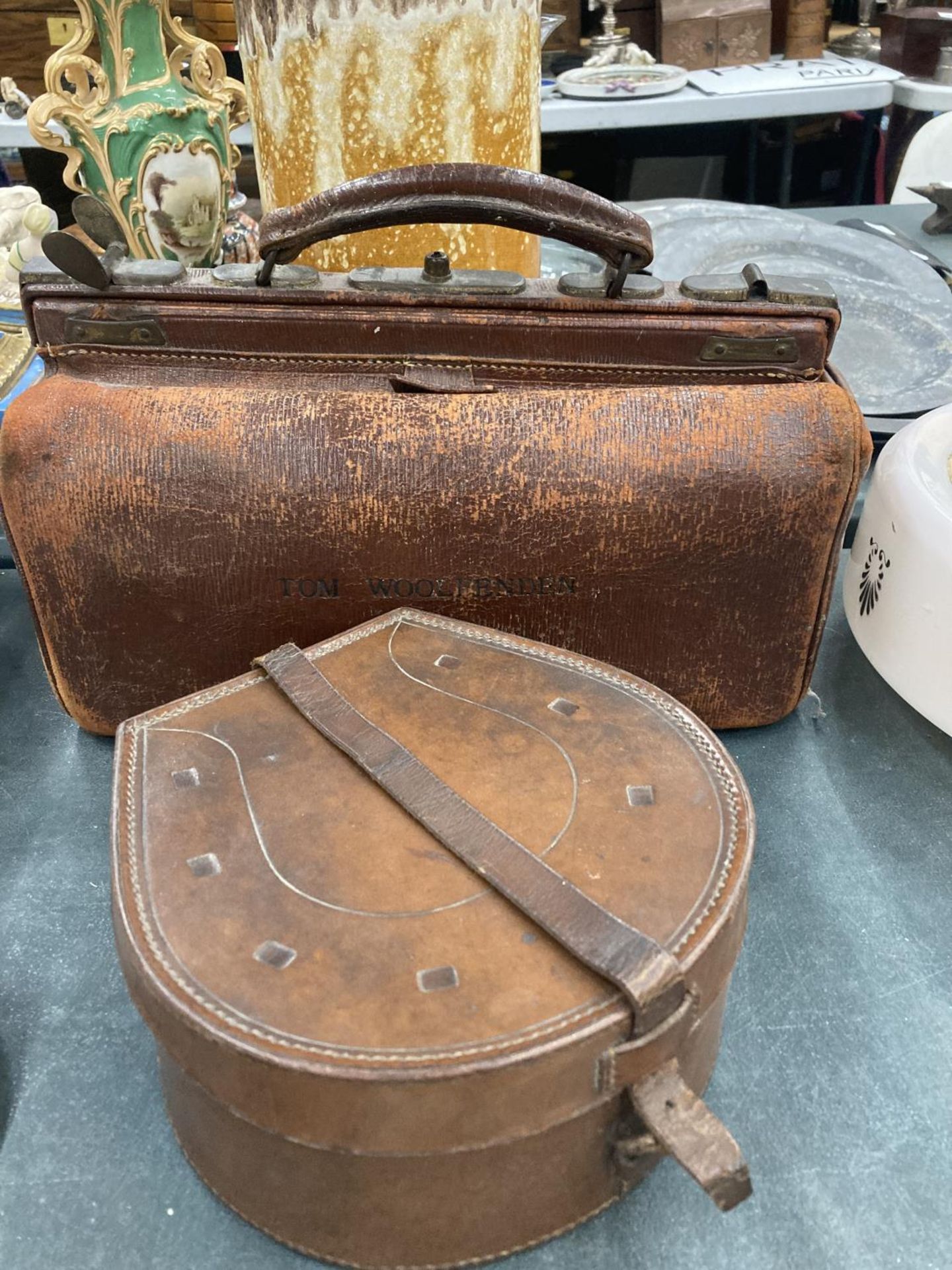 A LEATHER COLLAR BOX AND A GLADSTONE BAG