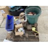 AN ASSORTMENT OF HOUSEHOLD CLEARANCE ITEMS TO INCLUDE CERAMICS AND PLANT POTS ETC